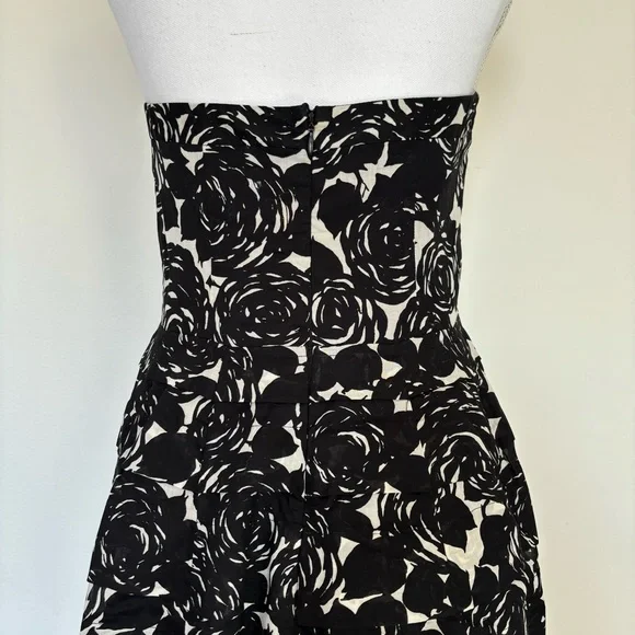 The Limited Event Dress - Picture 3 of 4